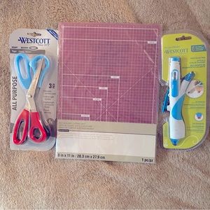 Scissors, hot glue pen and self healing cutting mat